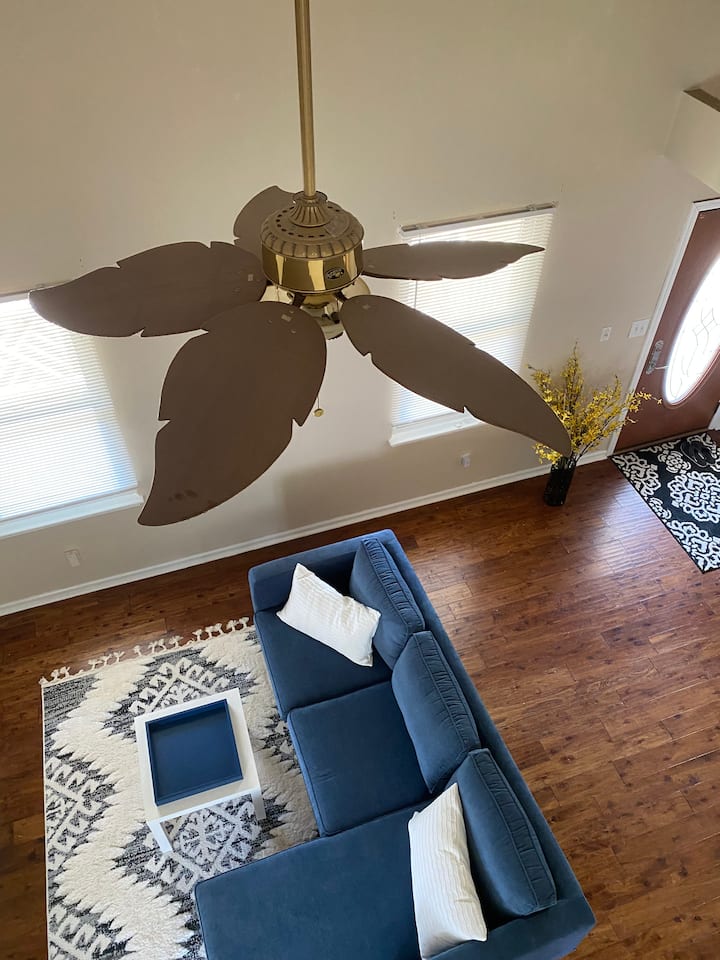 Upscale Coastal Retreat • 4br • Walk To Beach • - Norfolk, VA