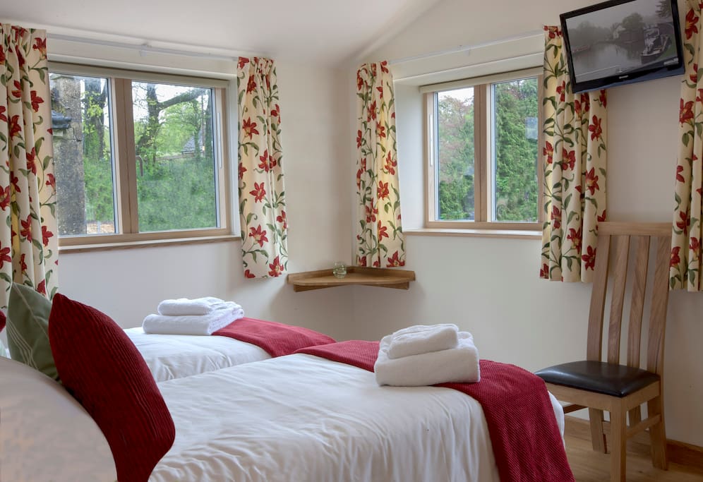 Teal - bedroom can be made up as either twin or super kingsize double, with en-suite shower room, TV and blackout blinds