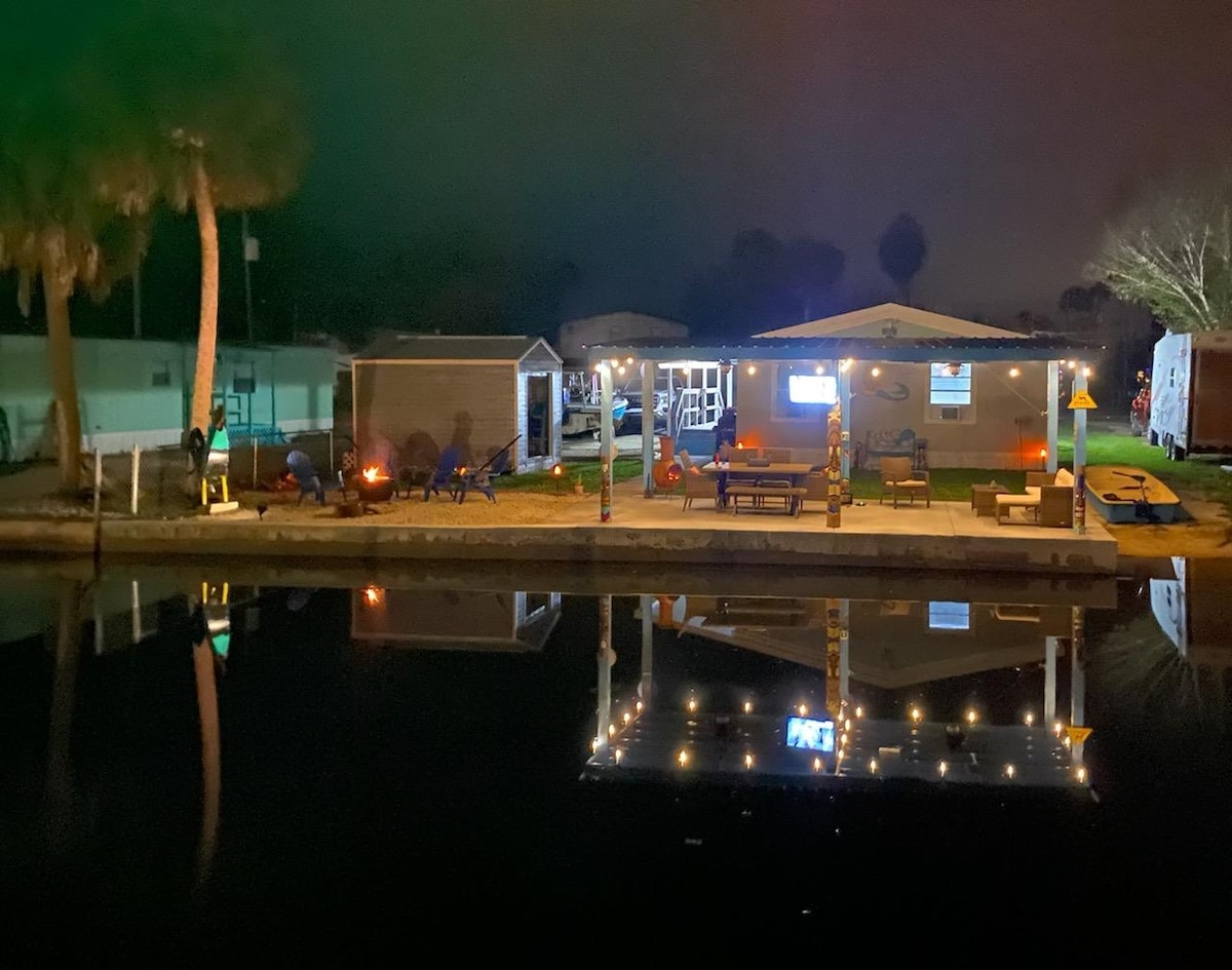 Lil Rustic Riverhouse Weeki Wachee Canal wboatdock Houses for Rent in