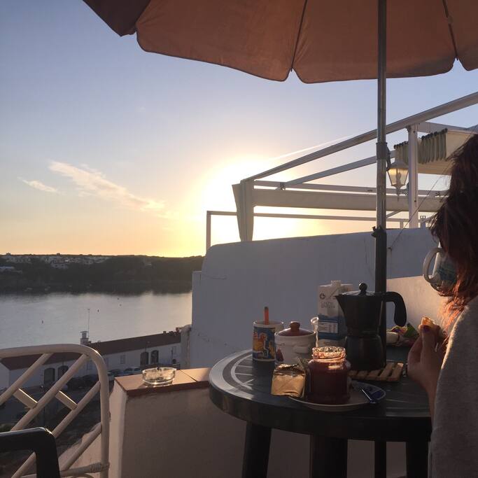 Desayuno con un amanecer.