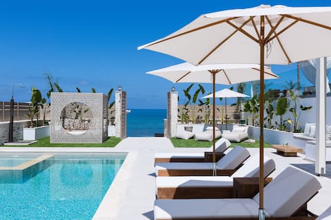 Beachfront villa with daily cleaning, sauna & gym