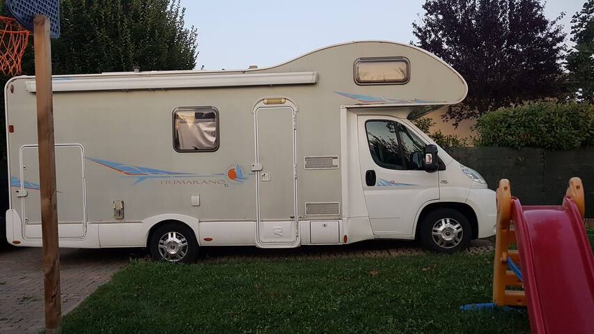 CAMPER IN GIARDINO PRIVATO AMPI SPAZI ESTERNI