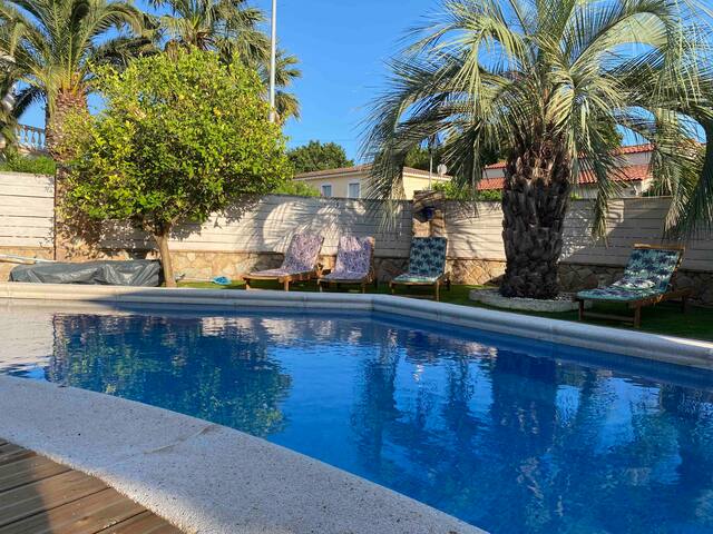 Maison piscine chauffée wifi clim jardin