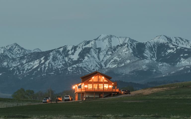 Spring Creek Lodge- abundant mountain views