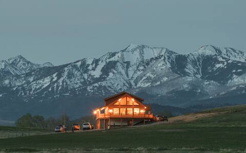 Spring Creek Lodge- abundant mountain views