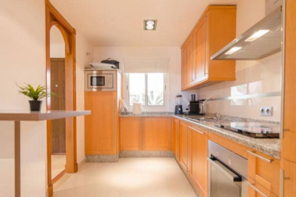 Kitchen with breakfast bar