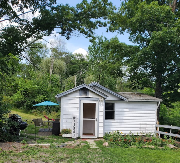 Cottage By the Cliffs Tiny houses for Rent in Gardiner, New York