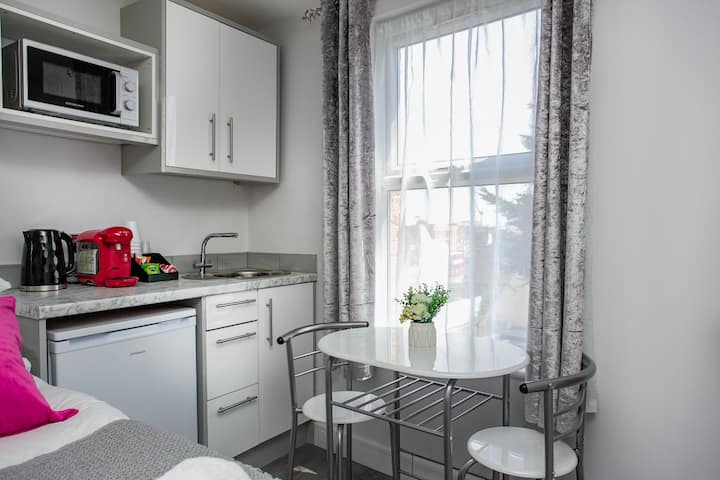 *New* Cosy Flamingo Studio In Sydenham - Beckenham