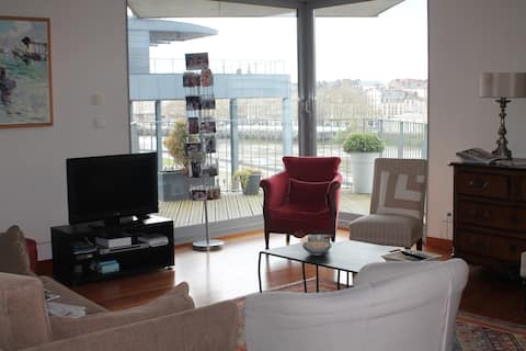 Top Airbnb: Big Île de Nantes apartment, exceptional view in île De Nantes