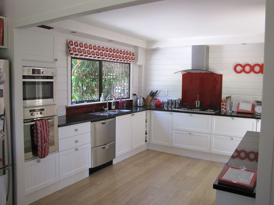 Entertainers kitchen with oven, microwave, 2 dish draws. Granite bench tops