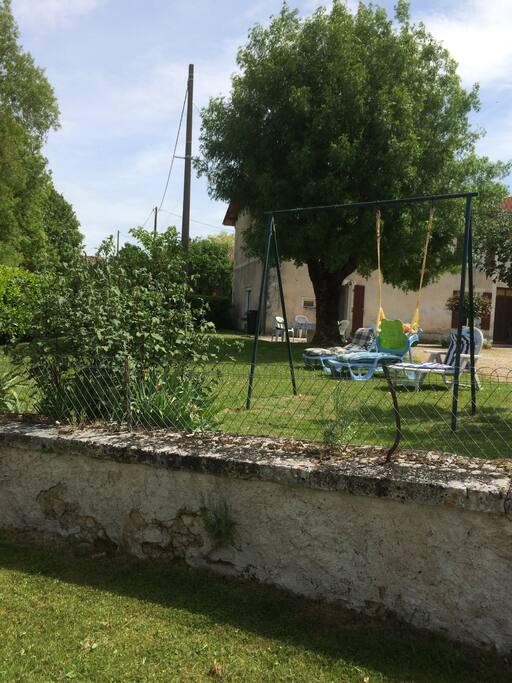 vue sur la cour et le jardin