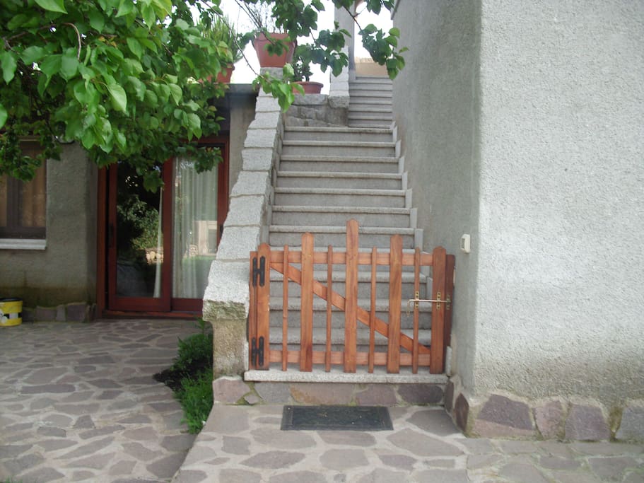 ingresso per il piano superiore , con vista mare