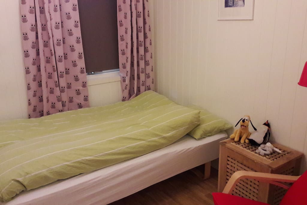 Bedroom 2: 120x200 cm bed, fits one or two persons