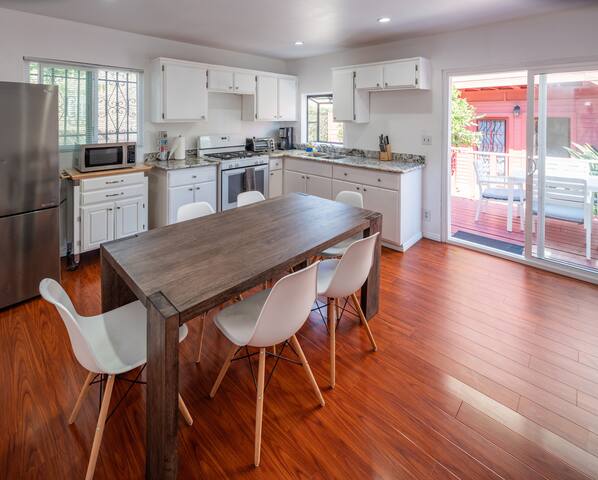 Bright 3 bedroom Venice House, Short Walk to Beach