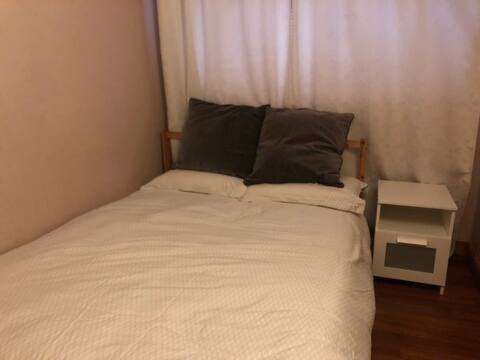 Double Room 5 mins from B.H. Airport.