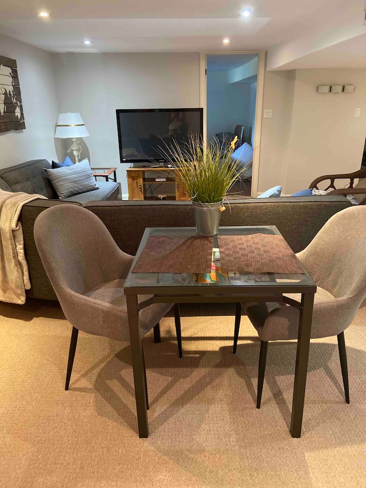 Upscale Location Near Waterfront - Hamilton