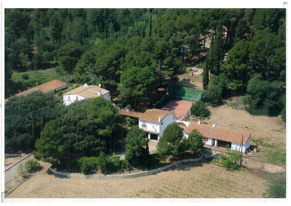 Vista aérea del conjunto de la masia