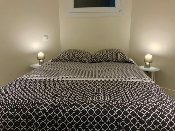 מיטה עם מזרן באיכות גבוהה