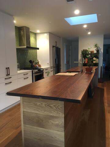 Knoll Avenue Modern gallery image 5