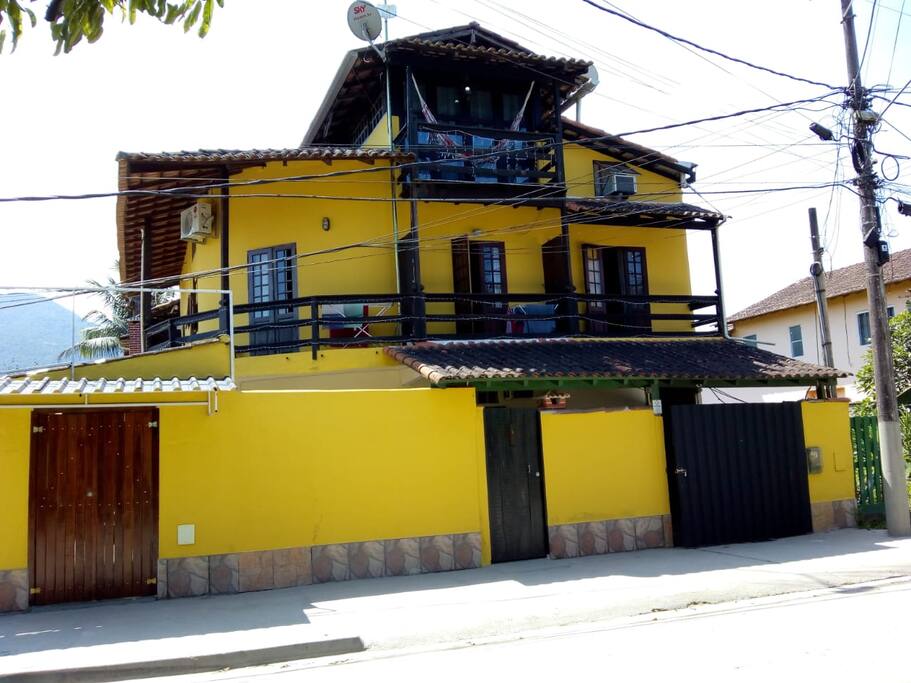 Vista da rua Imperatriz Teresa Cristina - Ao todo são 4 casas nessa propriedade