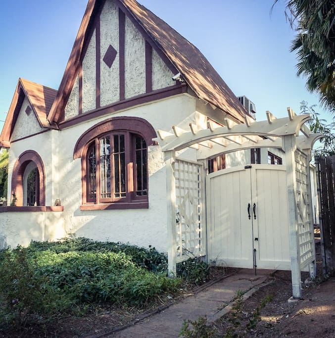 Guest private entry, through gate. This house is a Duplex, owners live in front, rental suite is in the back.