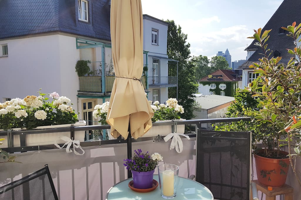 Big balcony at the backyard with a view at the Messeturm (exhibition tower)