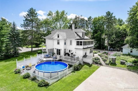 Maine Lakehouse Retreat with pool