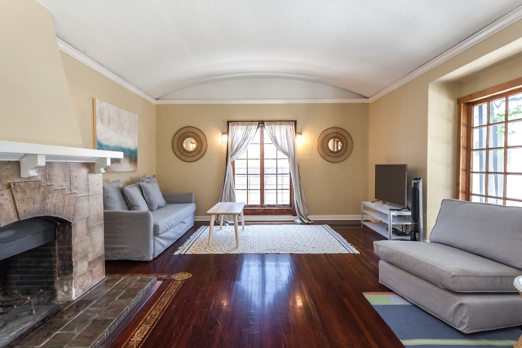 Living-room has a Quee-size fold out sofa-bed and a large Smart TV (no cable)
