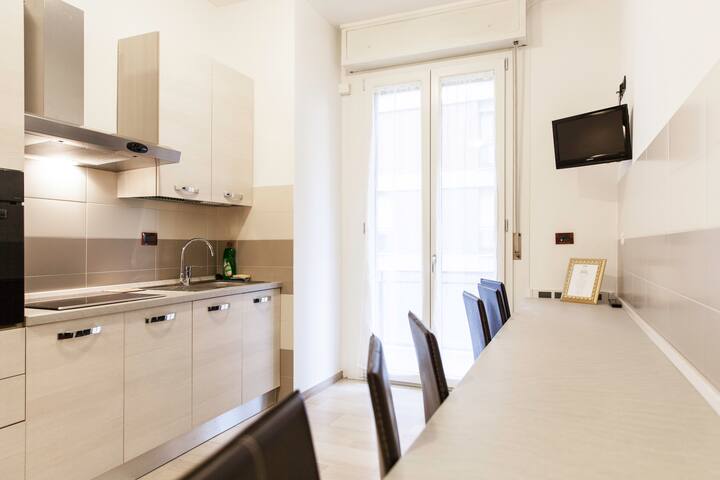 large, quiet, in front off the the Bologna’s fair gallery image 4