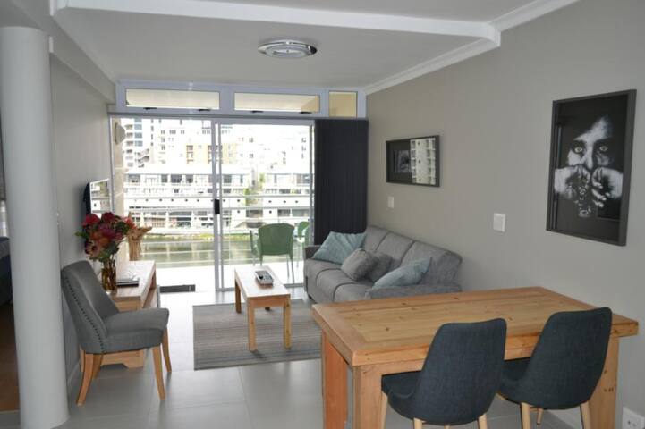 TygerWaterfront Penthouse Apartment gallery image 4