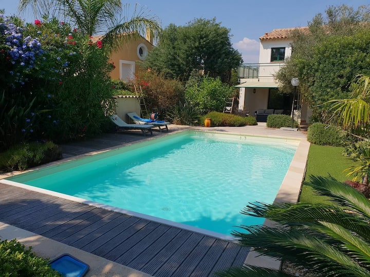 1 Chambre Avec Salle De Bain Cuisine Et Piscine - Carqueiranne