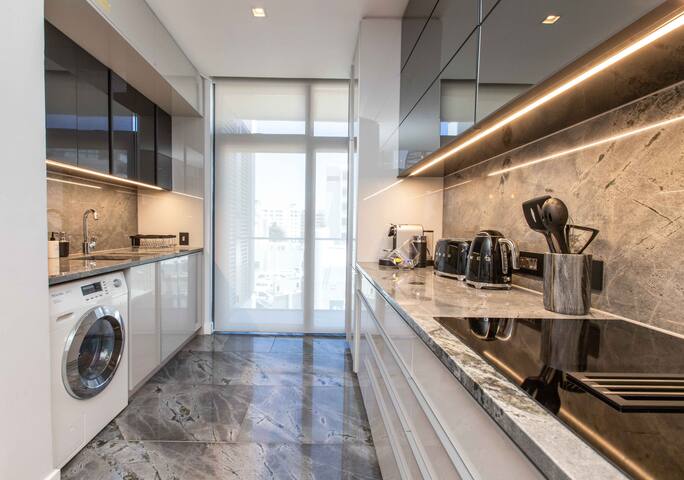 Upmarket Duplex Unit in the Heart of Sea Point (2) gallery image 5