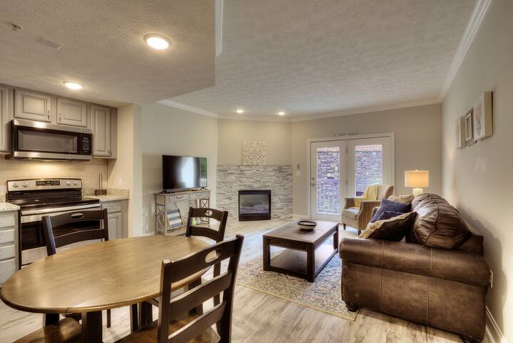 Beautiful Condo Close to Dollywood!!