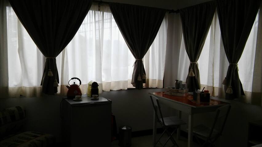 Cálida Habitación independiente con baño privado.