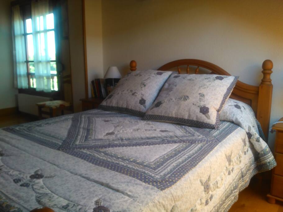 Habitación cama de matrimonio