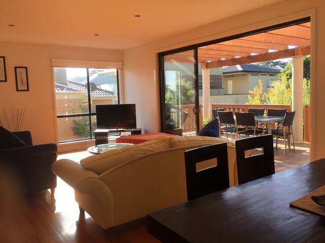 Barefoot Beach House- 40 Sec walk to Beach gallery image 5