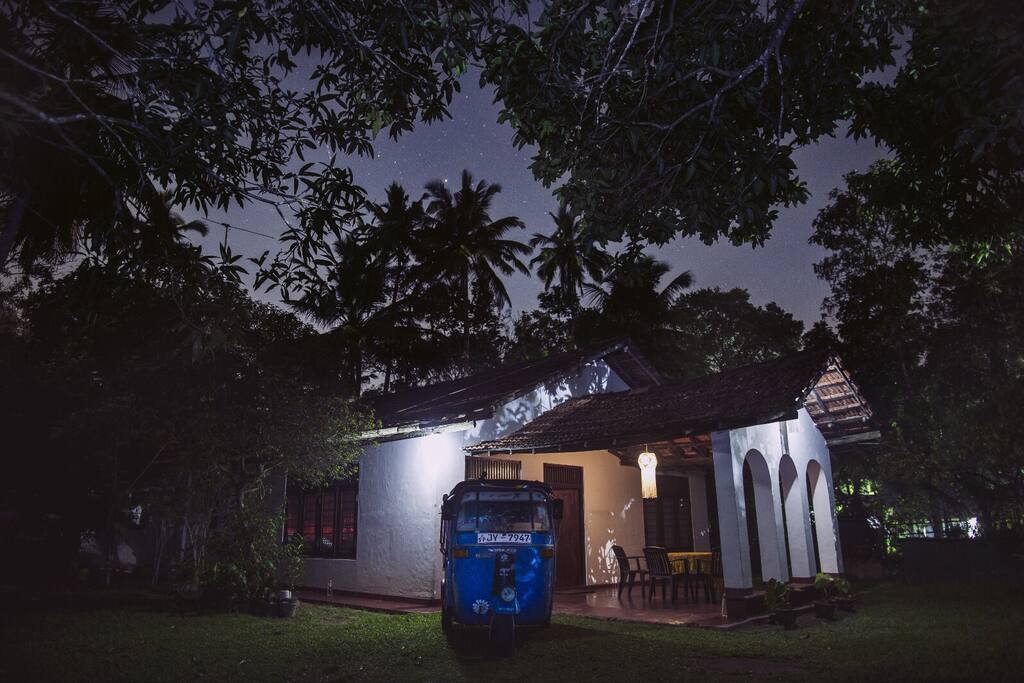 A beautiful photo of Sinhagiri at night under a sky full of stars taken by our guest (pc: thanks Thomas). Great for those who love stargazing!