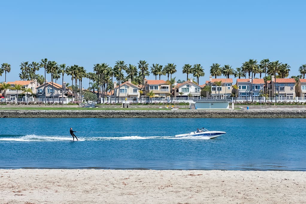 Welcome to Long Beach, a paradise for water sport lovers, shoppers, and adventurers of all kinds!