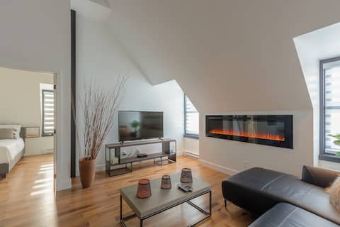 Popular Airbnb listing: PENTHOUSE- OLD QUEBEC Lofts Ste-Anne (6 people) in La Cité Limoilou
