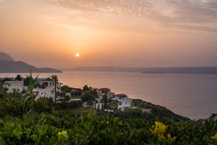 1km to Beach*300mt to Restaurants & Supermarkets * gallery image 4