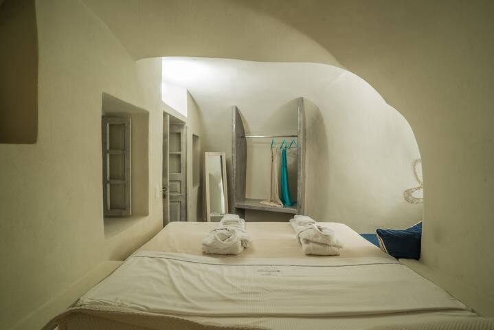 Kaleidoscope Two Bedroom Cave House with Jacuzzi gallery image 4