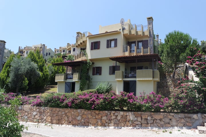 iassos holiday site kiyikislacik koyu sehrinde kiralik sehir evleri mugla turkiye