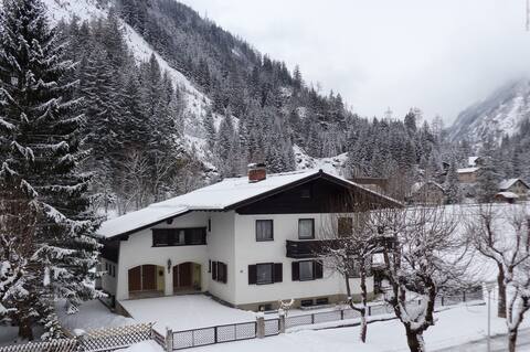 Spacious Chalet Sleeps 10 Ensuite Mountain Views