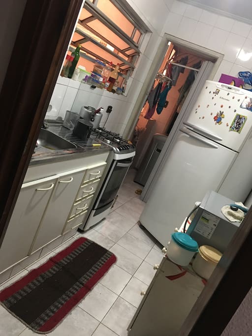 Área comum Cozinha e Lavanderia.