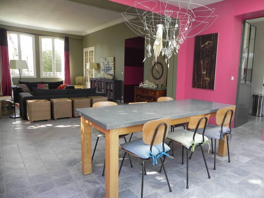 Salle à manger donnant sur terrasse