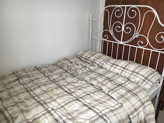 Heathrow London Single family room - Double Bed