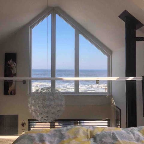 Modern 1 bedroom house overlooking the sea