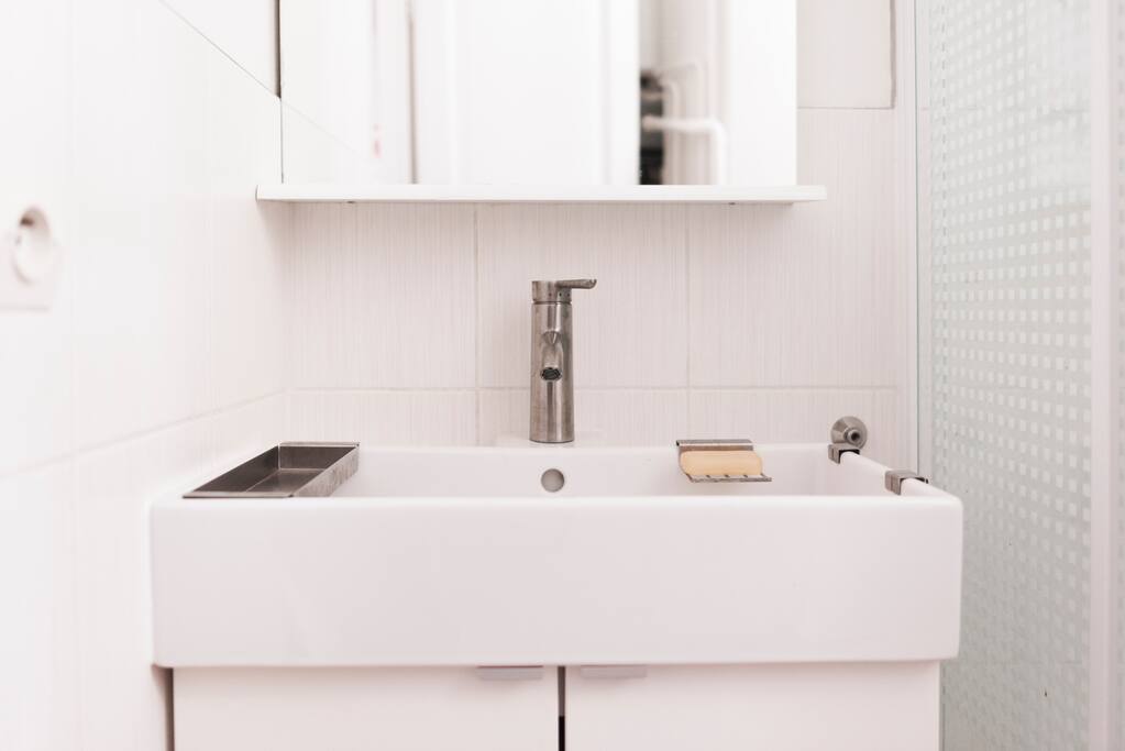 Very clean bath room