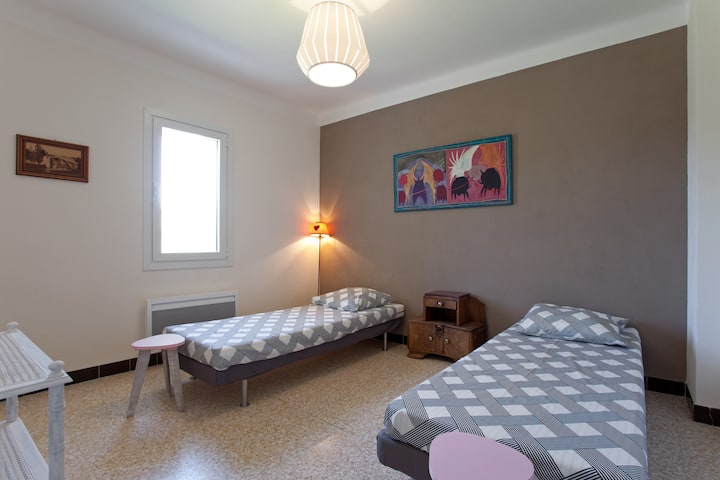 5号房间配有空调， 2张床90 x 200