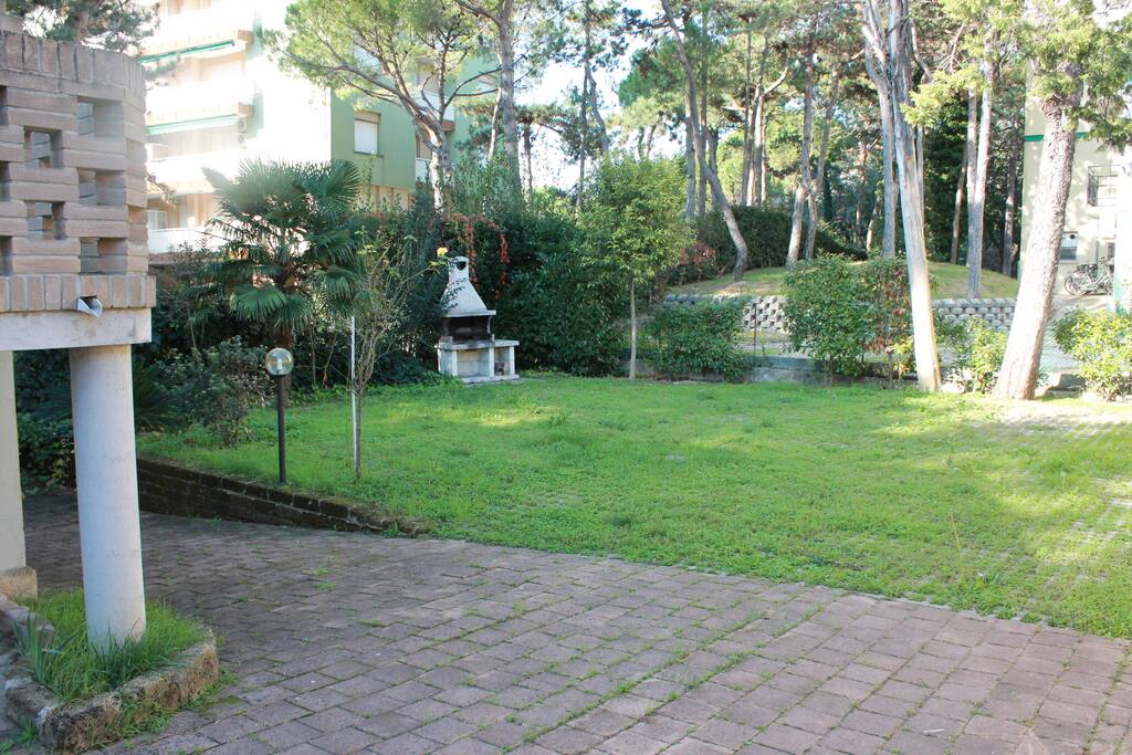 Posto auto e caminetto